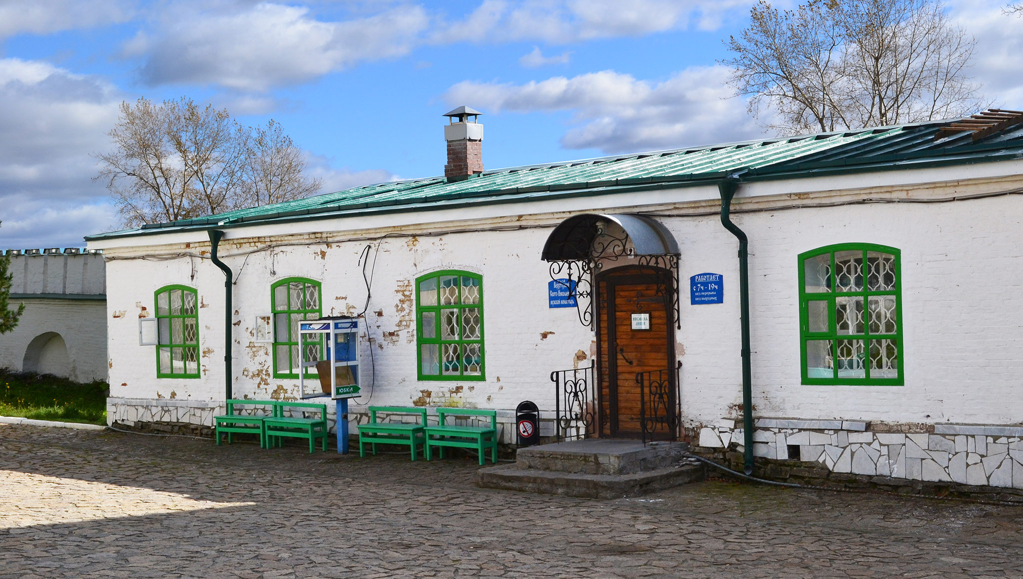 Магазин икон, улица Воинская, 3, Верхотурье (The icon shop on Voinskaya st., 3, Verkhoturie)